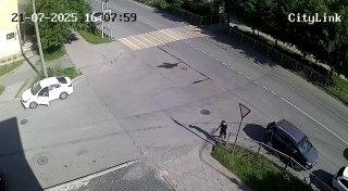 В карельской Кондопоге неадекват среди бела дня зарубил топором женщину. Убийцу ищут уже третий день