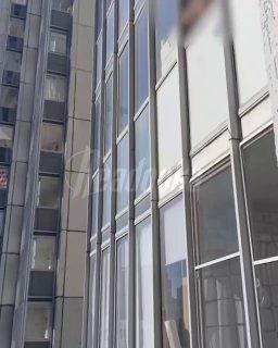 Питерская бабуля врубает сирену с утра до вечера на весь двор — смотрим реакцию соседей на этот «бэнгер»