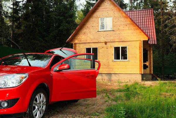 Россиян могут начать штрафовать за ремонт автомобилей на дачных участках.