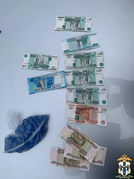 В Новосибирской области задержали курьера, поставлявшего наркотики в Кемеровскую область