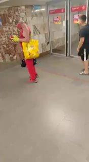 Танцующая легенда Новосибирска снова в деле 🌇 Источник: ЧП Новосибирск
