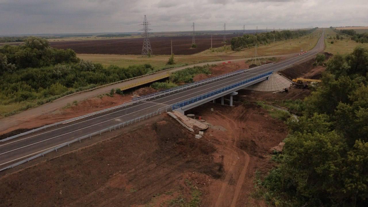 В Переволоцком районе открыли новый мост через реку Гусиху