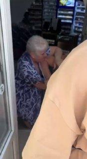На видео — драка двух женщин в центре в Петербурга. Причина конфликта...