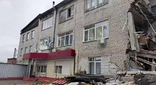 Предварительно, пострадавших при обрушении здания нет! Как говорят очевидцы,...
