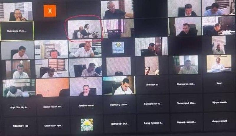 Мем дня: чиновник из Минсокращения бедности Узбекистана вышел на видеосозвон с секретаршей на коленях.