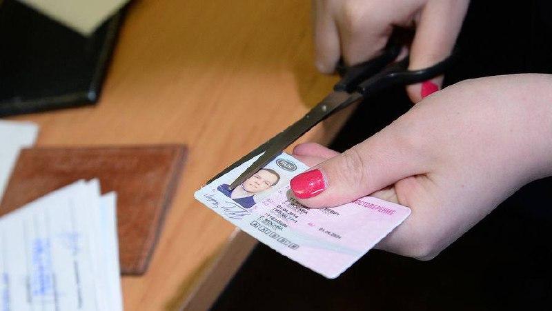 Троих водителей лишили прав из-за психических расстройств
