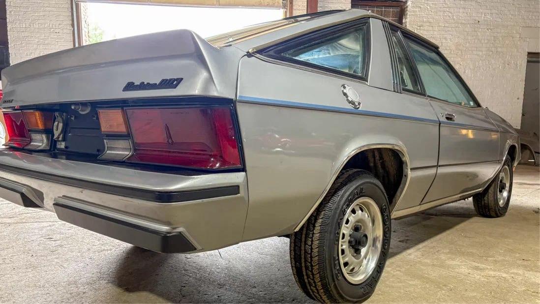 С молотка уйдёт редчайший электрический Dodge Omni 1980 года На аукционе...