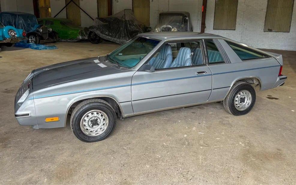 С молотка уйдёт редчайший электрический Dodge Omni 1980 года На аукционе...