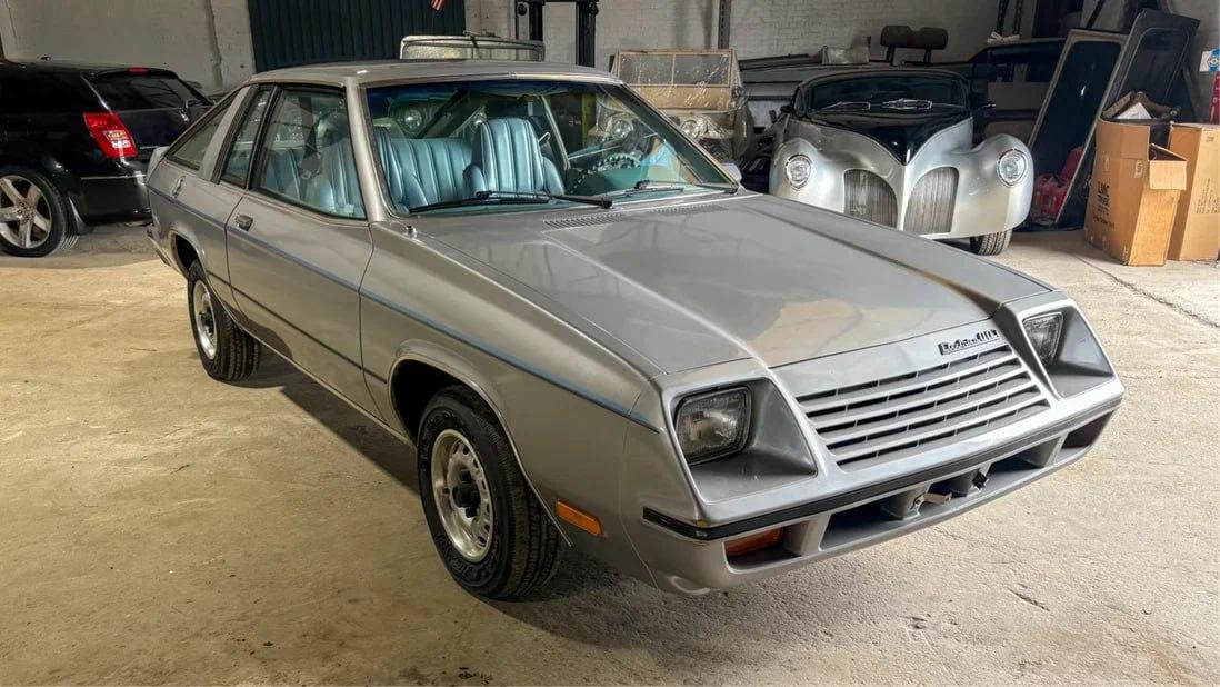 С молотка уйдёт редчайший электрический Dodge Omni 1980 года На аукционе...