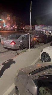 «Мерседес» влетел в припаркованные автомобили на Богдана Хмельницкого этой...