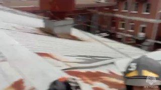 Сотрудники МЧС России ликвидировали пожар в неэксплуатируемом строении в центре Иркутска