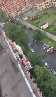В Москве ебанько мыла окна на высоте 12 этажей