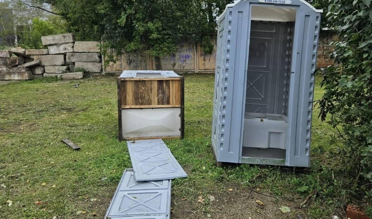 «Кто не успел — тот в кусты»? Из тагильского сквера исчезнут туалеты....