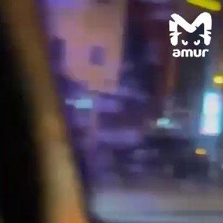 Сахалинец, называющий себя вором в законе, сел на шпагат на крыше чужой машины.