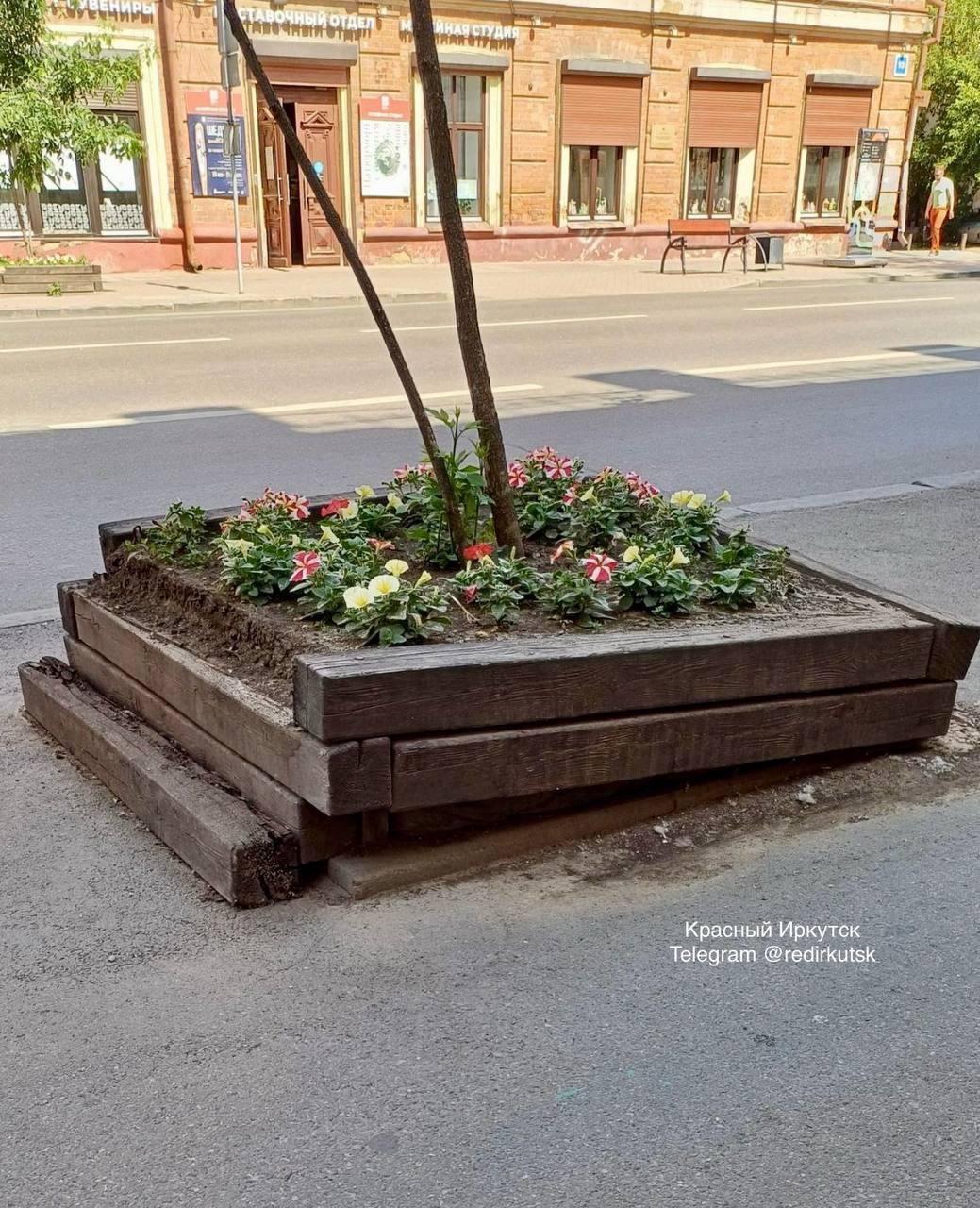 Деревянные развалины в центре города — это фишка Иркутска. 📍 улица Карла...
