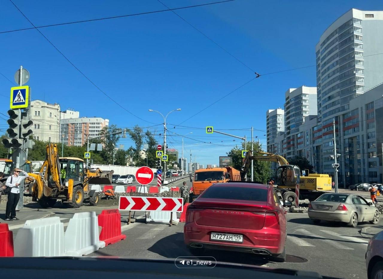 На Московской пробка из-за перекрытия перекрёстка с Радищева