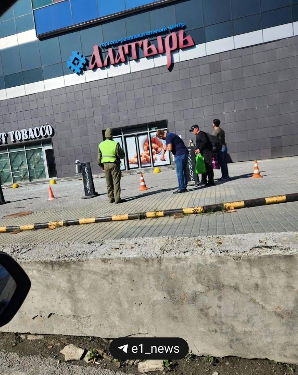 В Екатеринбурге обрушился фасад «Алатыря»