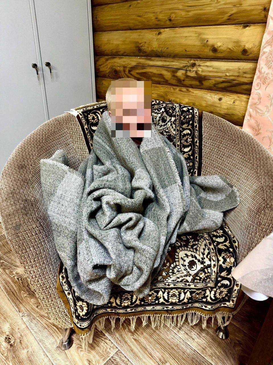 В Шарыповском районе пожарные отогрели едва не утонувших в озере детей.