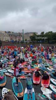 В Петербурге проходит международный костюмированный фестиваль сапсерфинга. В...