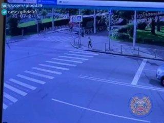 В Калининграде автобус сбил девушку на пешеходном переходе