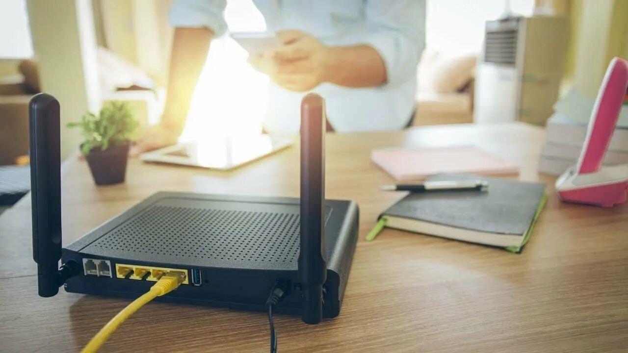 Брянцы массово переходят на домашний интернет из-за сбоев мобильной связи.