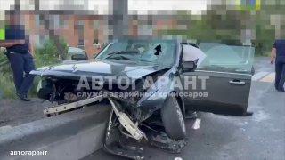 ❗️ «Ниссан» влетел в бордюрный камень во Владивостоке