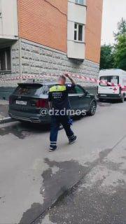 В Москве 18-летний парень порезал ножом своих родителей и сестру, а после выпрыгнул из окна