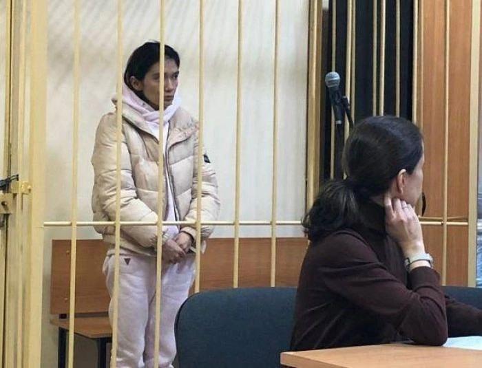 Няню-узбечку приговорили к 1 году колонии-поселения за убийство младенца в Санкт-Петербурге, но в итоге освободили из зала суда