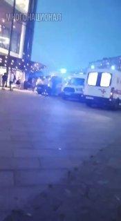 Обдолбанные абу-бандиты зашли в пятёрочку и просто так начали закидываться едой.
