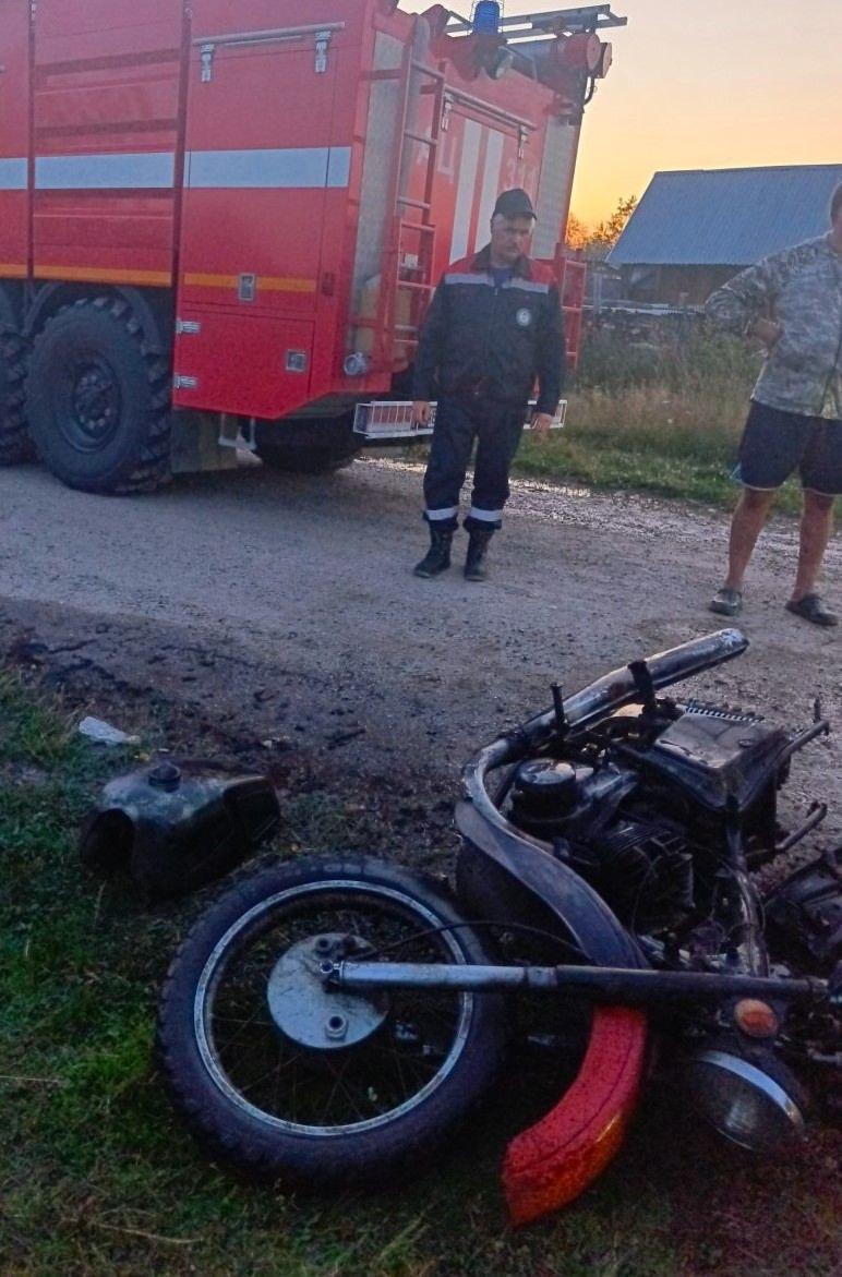 В Пировском районе Красноярского края мужчина сжёг мотоцикл, который не заводился.