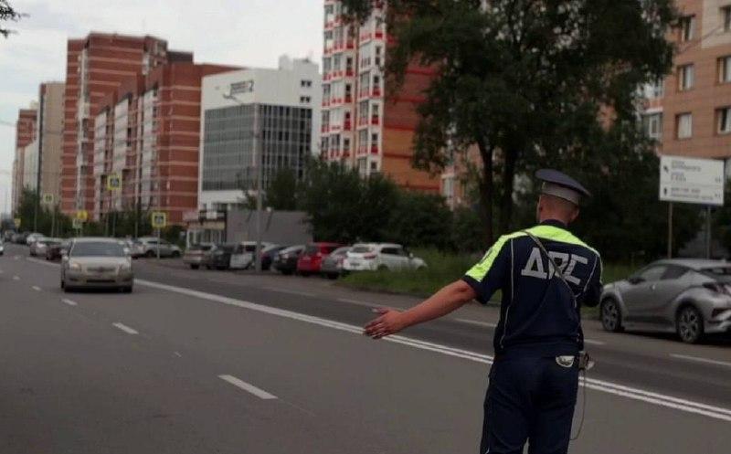 🚔 В Красноярском крае более 100 экипажей ДПС искали нарушителей во время масштабного рейда.