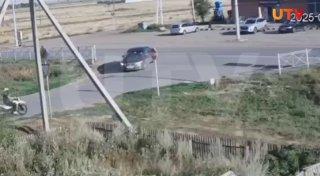 В Беляевке подросток на мотоцикле попал под машину