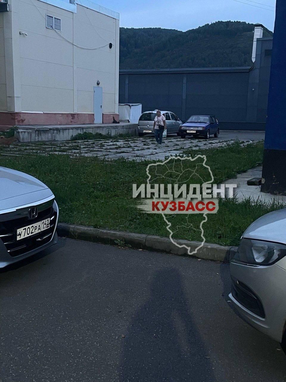 Жители дома на Дзержинского, 9 в Междуреченске задыхаются от вони и устали от...