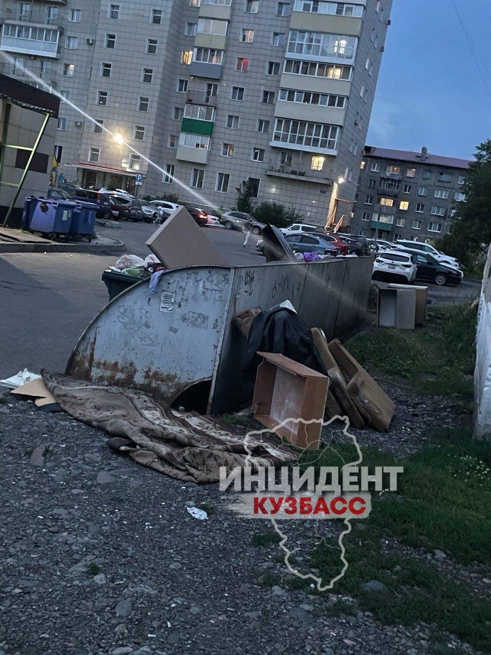 Жители дома на Дзержинского, 9 в Междуреченске задыхаются от вони и устали от...