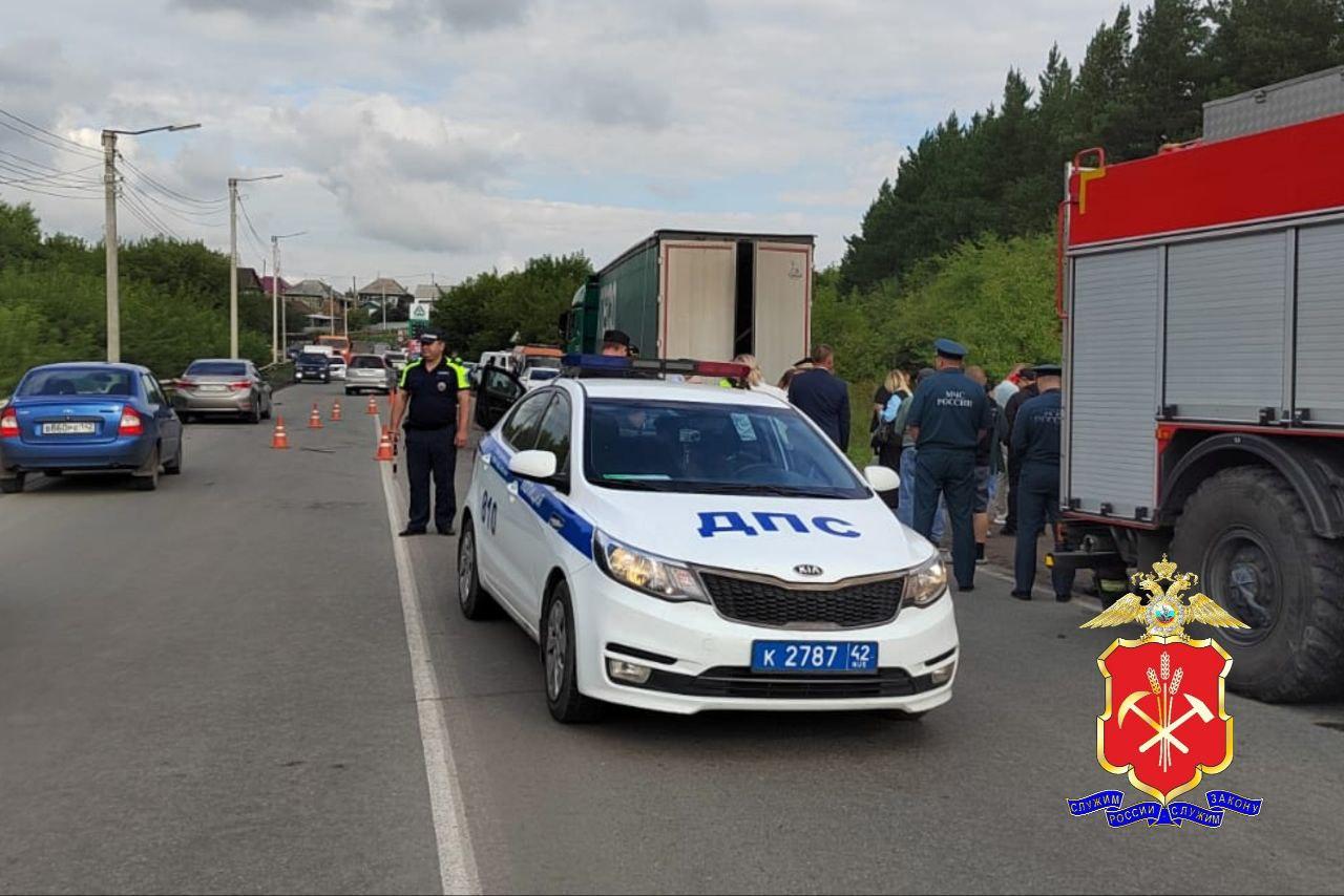 В Белове полицейские устанавливают обстоятельства ДТП, в котором погибли 5 человек