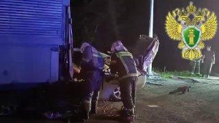 ⚡️Два человека погибли в страшном ДТП с грузовиком в Приморье