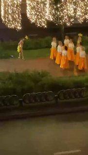 Ночные танцы на улице Кирова в Кемерове Пока большинство горожан готовилось...