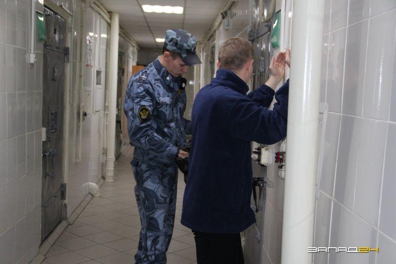Отбывающий наказание в тюрьме Минусинска 21-летний мужчина стал обрастать уголовными делами из-за оправдания терроризма