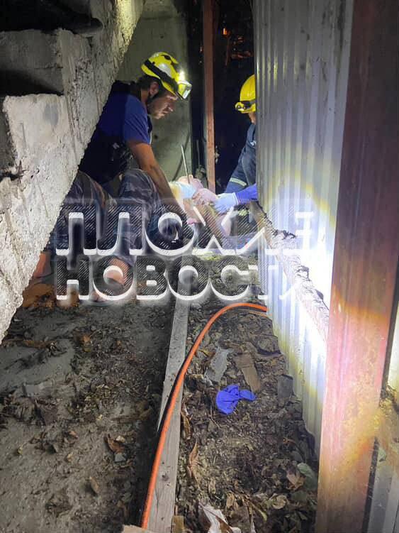 В Краснодаре мужчина решил расслабиться с алкоголем в выходной, но упал грудью на прут арматуры