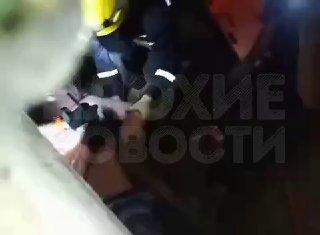 В Краснодаре мужчина решил расслабиться с алкоголем в выходной, но упал грудью на прут арматуры