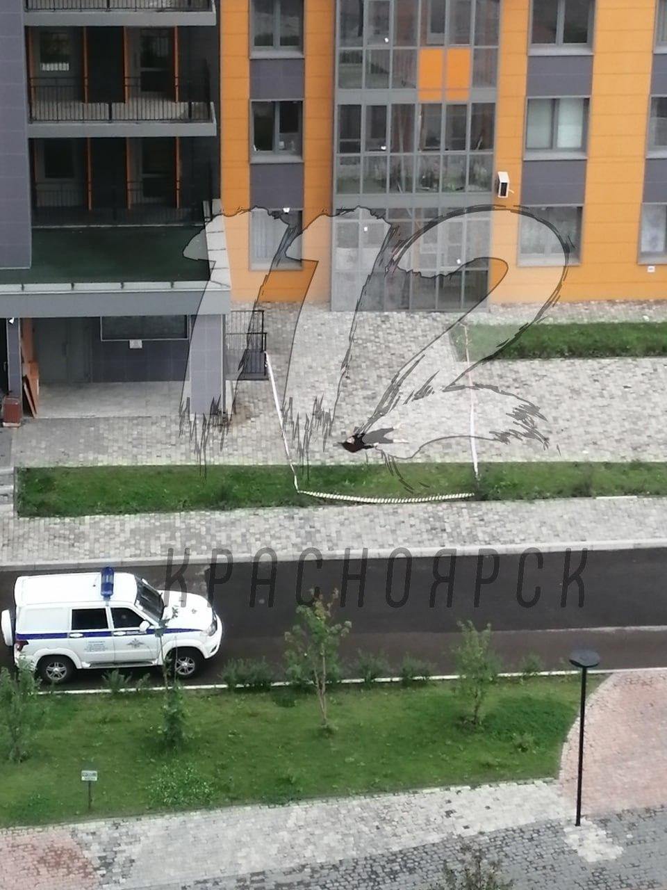 В Красноярске насмерть разбилась 20-летняя девушка, упав с 23-го этажа дома.