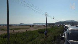 🚙В этом году в Ливадии первый и второй пляж — без машин. Парковка вдоль дороги, а весь песок — только для людей. Палатки пожалуйста, лежанка, зонтик — все, что угодно, но без машин.