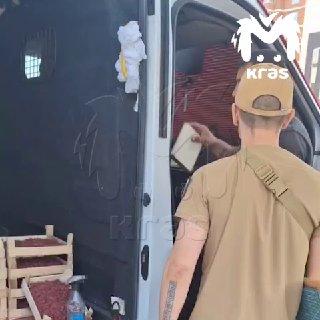 Конфликт с продавцом фруктов закончился угрозами ножом и выстрелами в Красноярске.