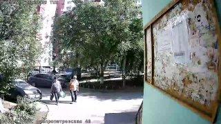В Ростове-на-Дону парочка пожилых домушников обнесла квартиру с ребенком...