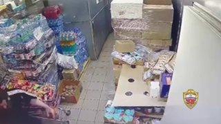 Столичная полиция задержала охранника магазина за причинение тяжкого вреда здоровью покупателя