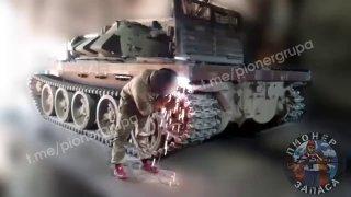Очередные монстры модернизируются прямо в гараже на передовой и готовятся к своим боевым выездам.