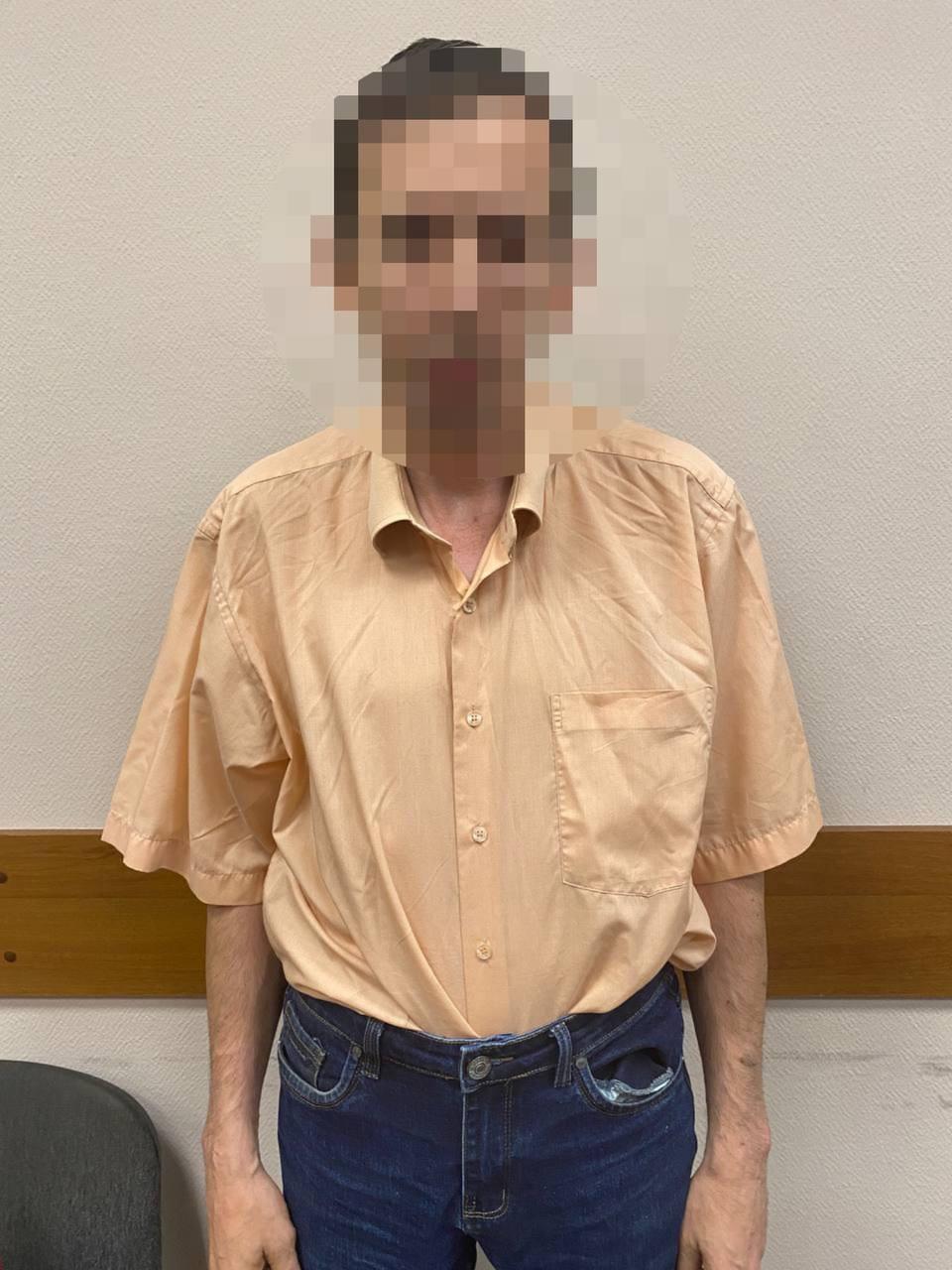 Угрозыск Петербурга задержал 48-летнего слесаря, подозреваемого в...