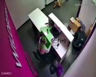 В Старом Осколе пьяная компания устроила дебош в пункте выдачи Wildberries