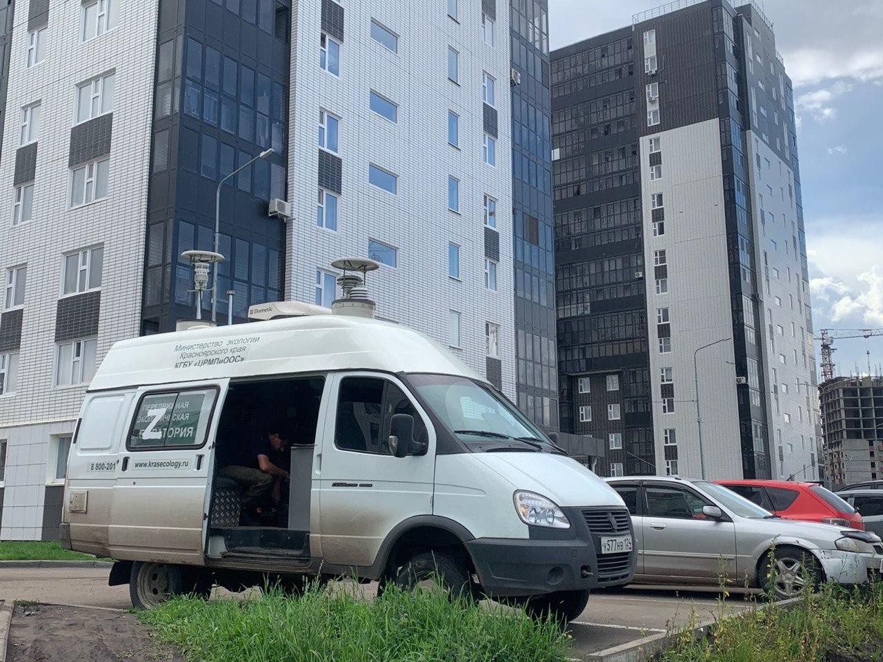 «Невозможно дышать и першит в горле»: красноярцы жалуются на вонь на Судостроительной