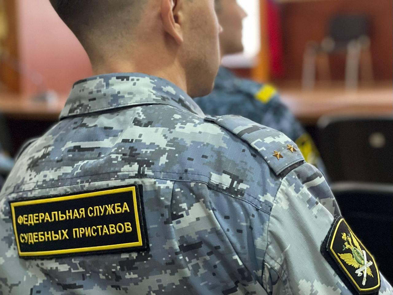 Пристав из Хакасии выдал себя за ухажера, чтобы задержать алиментщицу...